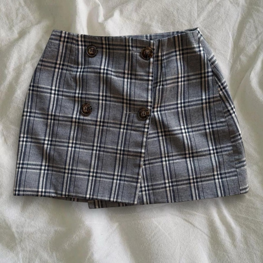 Elegant Checkered Mini Skirt